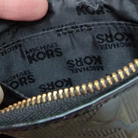 Michael Kors wristlet signature black patent embossed Logo Leather - Picture 9 of 13